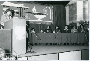 07.12.1977. Uroczystości nadania szkole podstawowej w Radwanicach imienia Mariana Falskiego